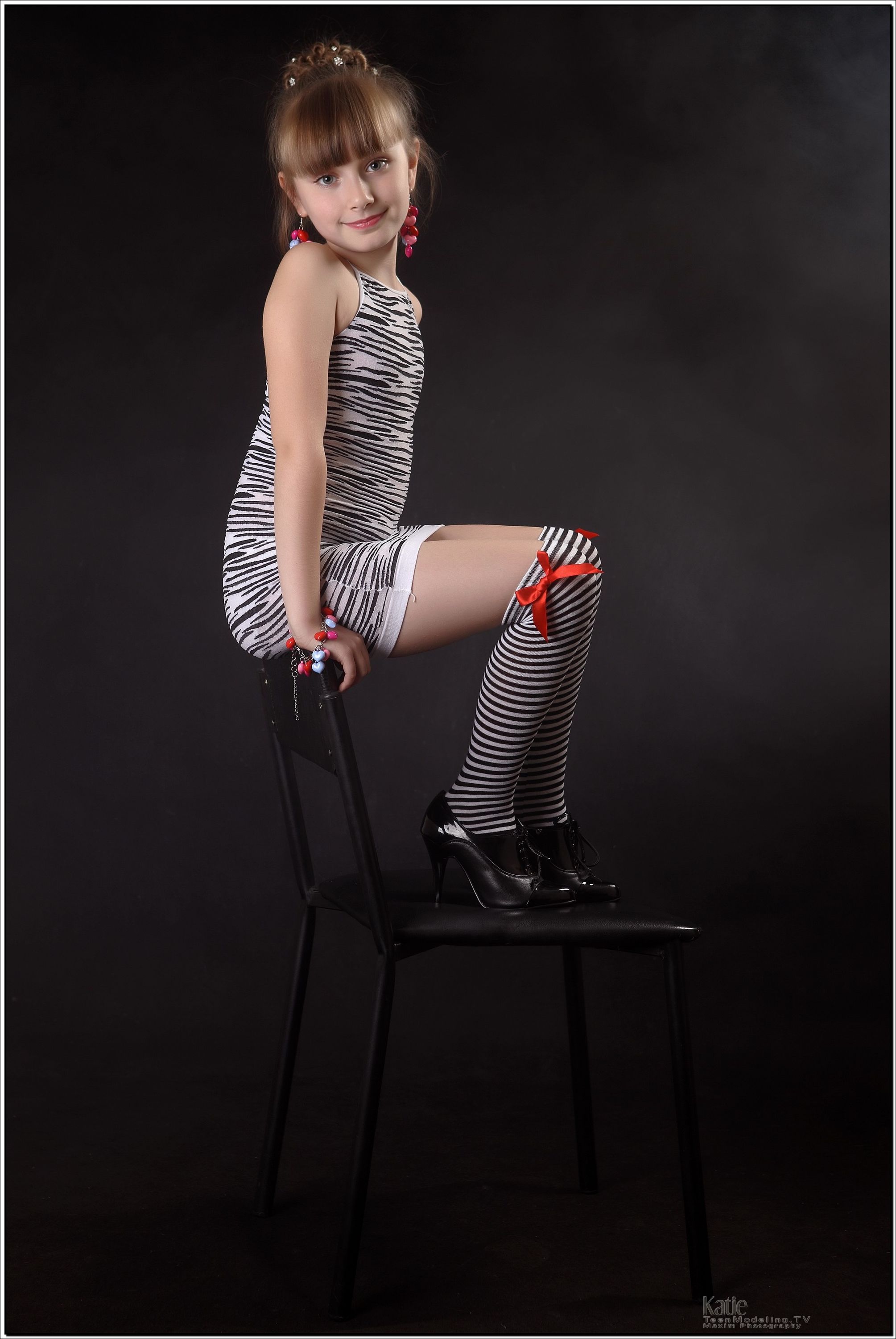 katie_model_stripedkneehighs_teenmodeling_tv_080.jpg