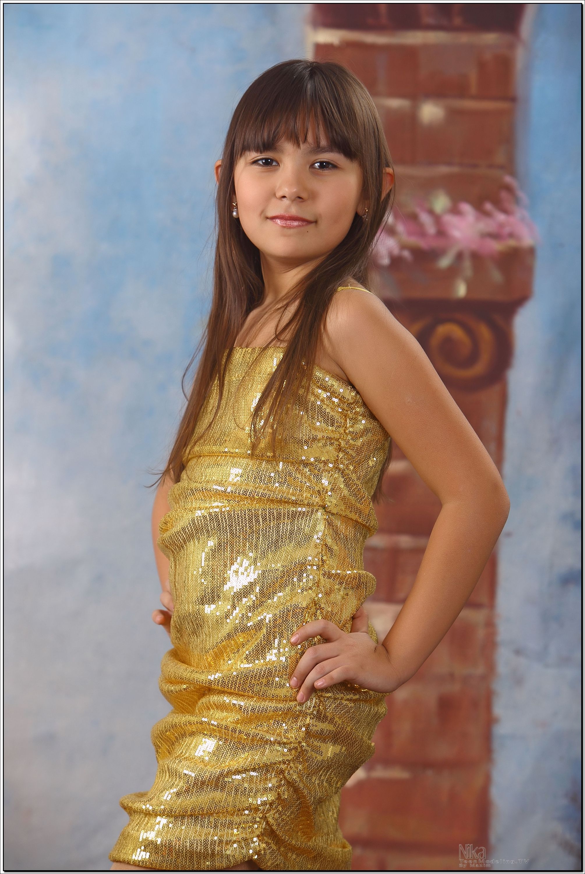 nika_model_golddress_teenmodeling_tv_002.jpg