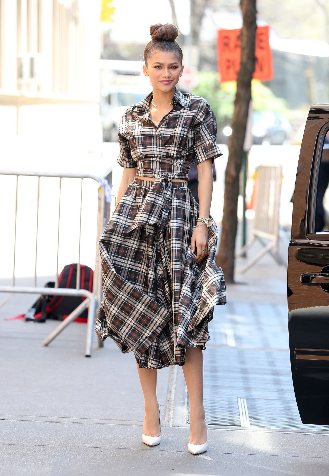 zendaya-at-the-view-in-new-york-city-april-2015_1.jpg