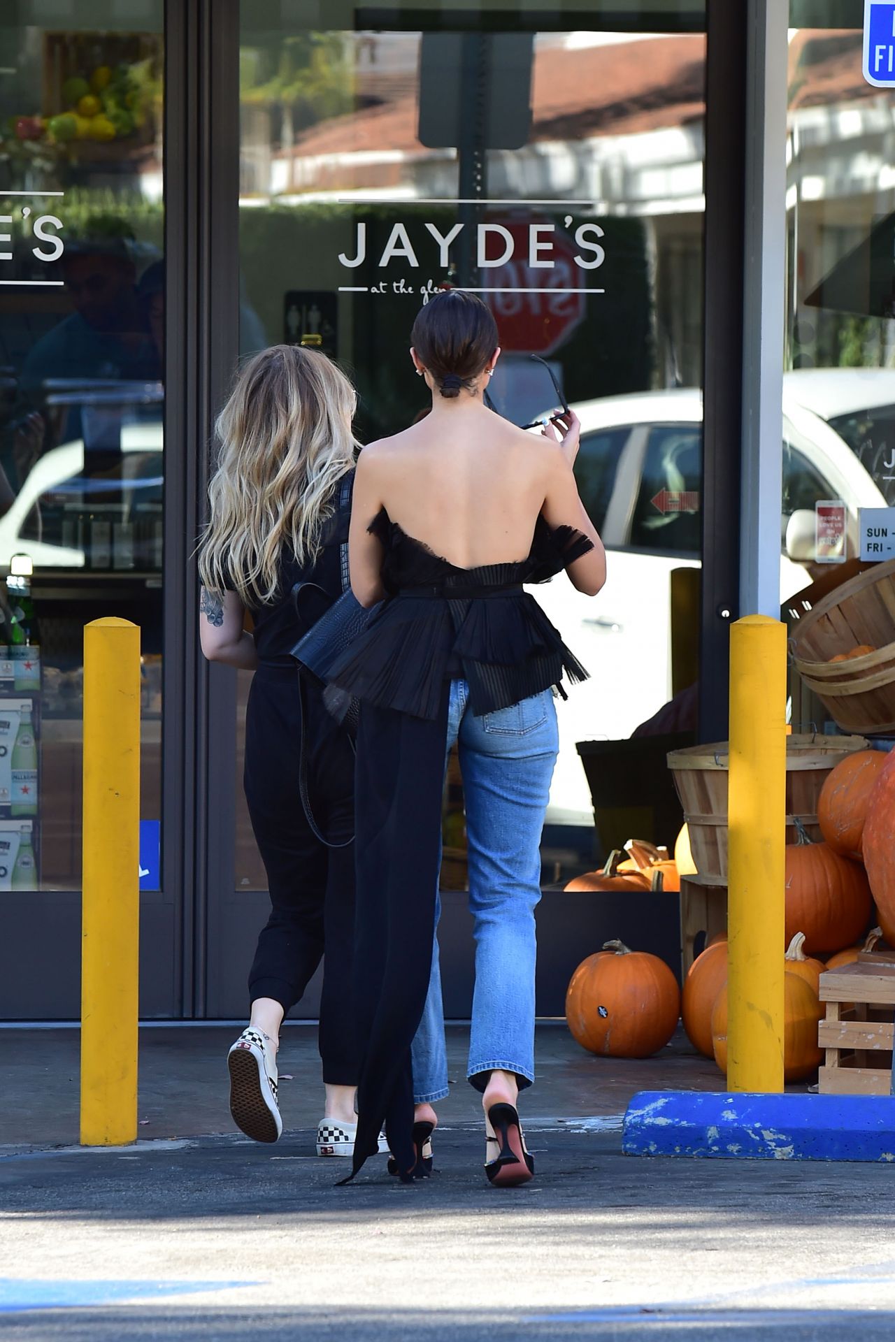 olivia-culpo-out-in-beverly-hills-10-23-2019-0.jpg