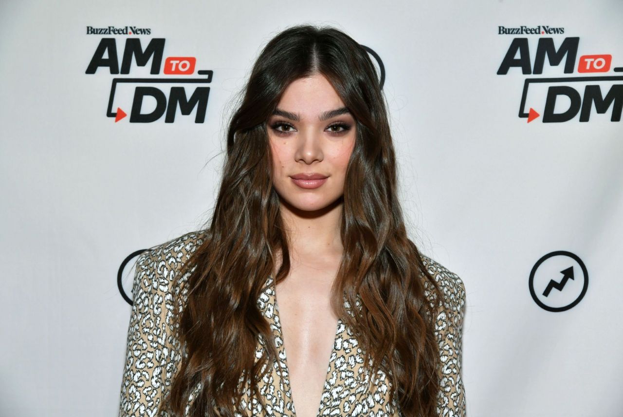 hailee-steinfeld-buzzfeed-s-am-to-dm-in-nyc-11-01-2019-0.jpg