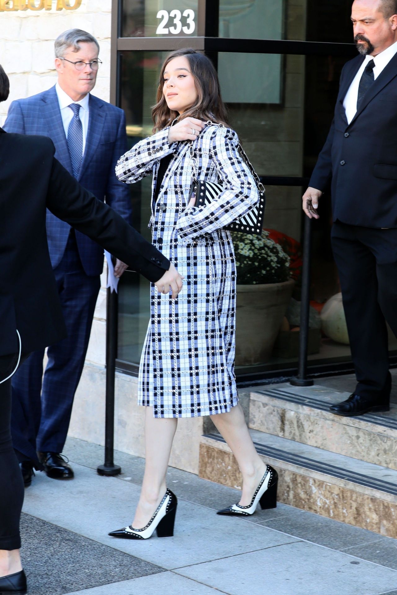 hailee-steinfeld-leaving-the-variety-party-at-avra-in-beverly-hills-10-26-2019-1.jpg