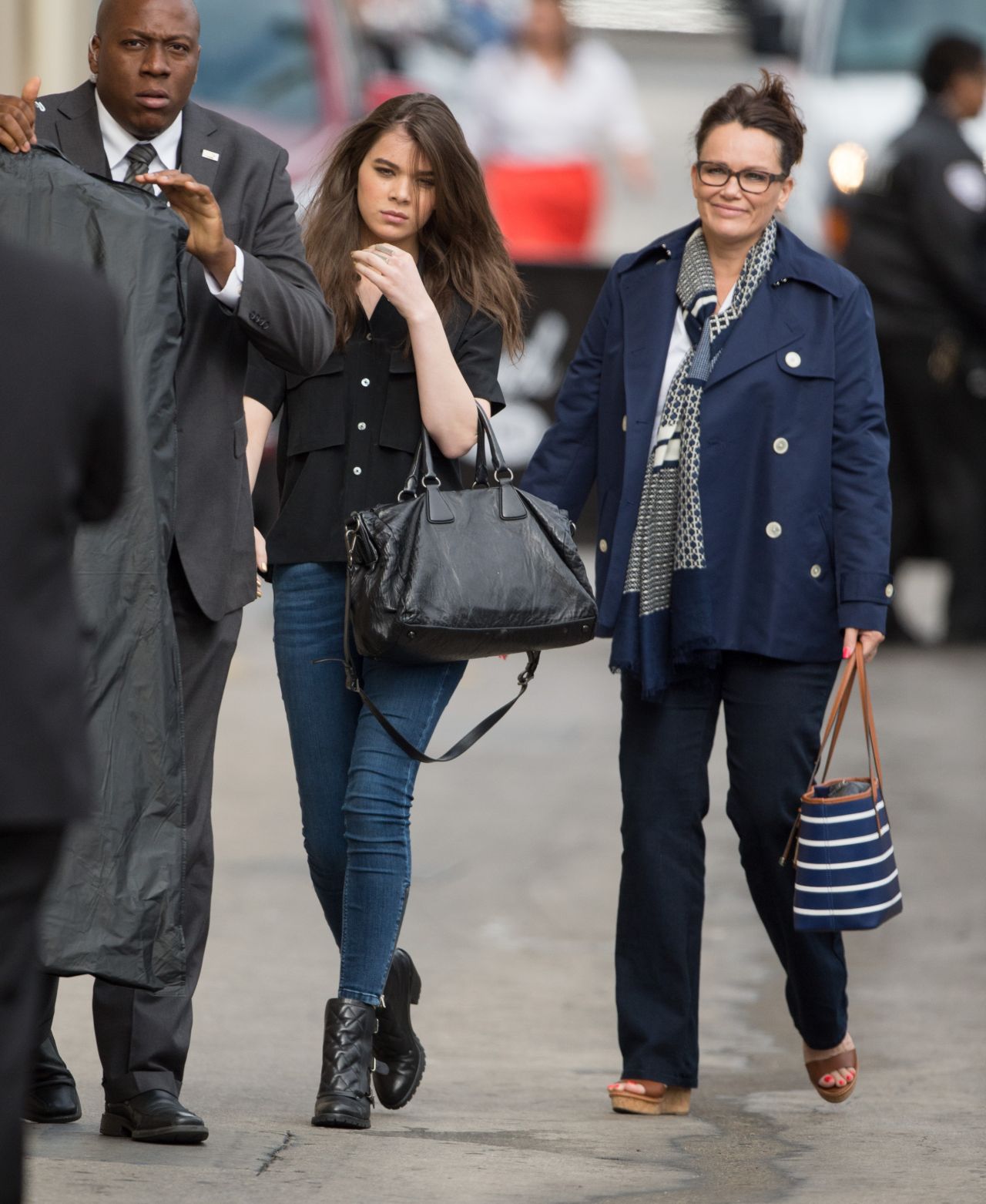 hailee-steinfeld-arriving-and-leaving-jimmy-kimmel-live-may-2015_2.jpg