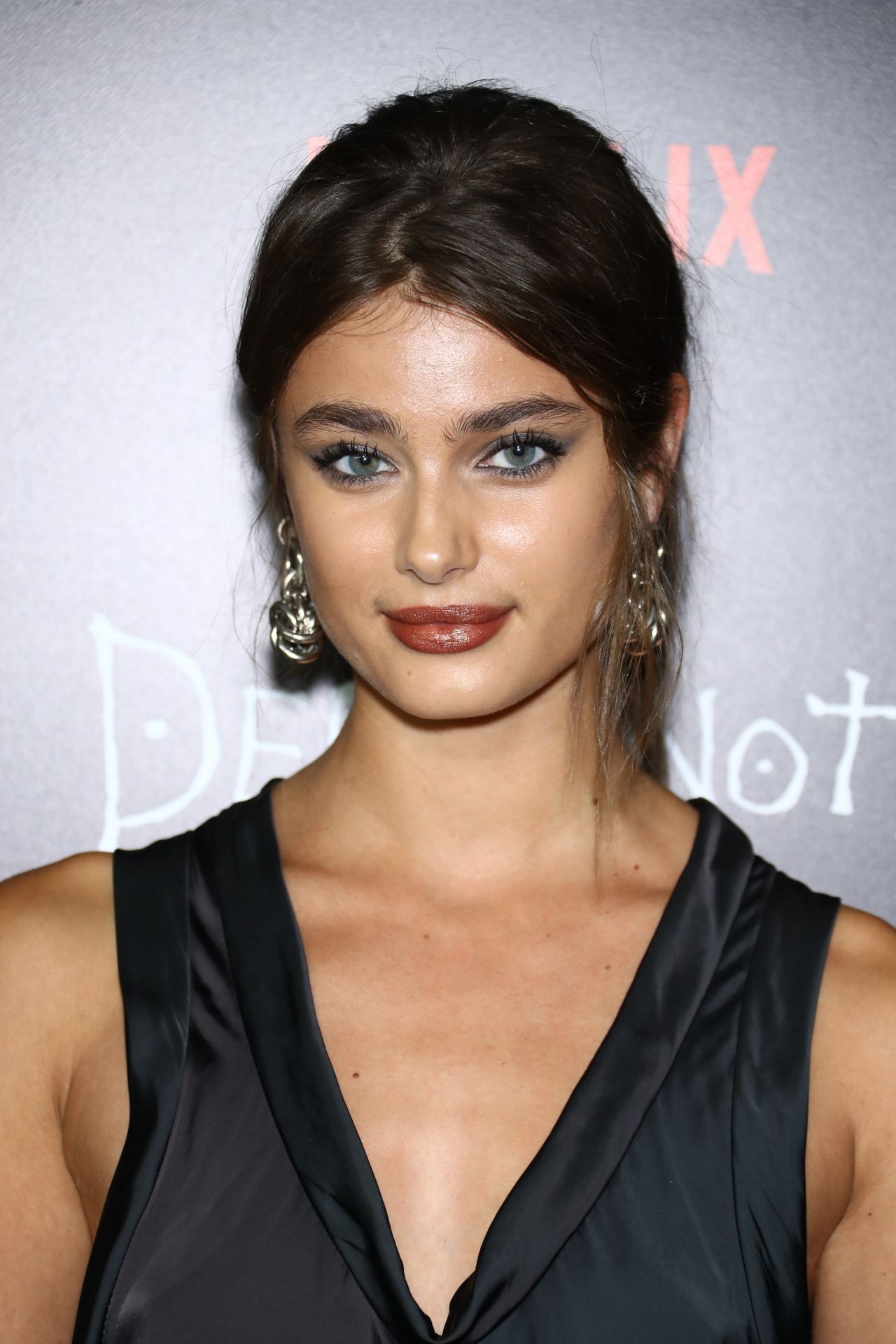 taylor-hill-death-note-premiere-in-new-york-city-08-17-2017-3.jpg