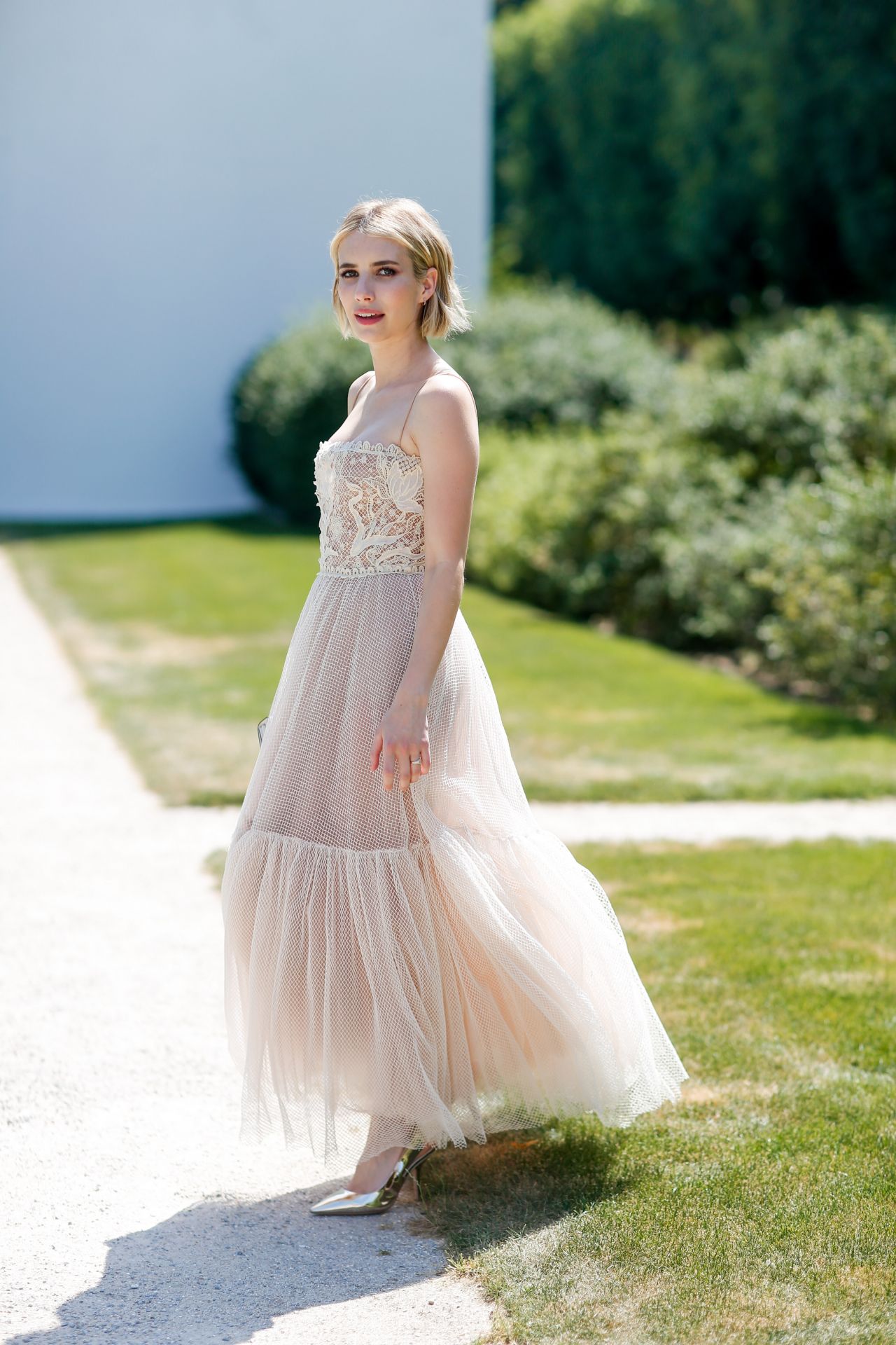 emma-roberts-arriving-at-dior-fall-winter-2018-2019-haute-couture-show-in-paris-1.jpg