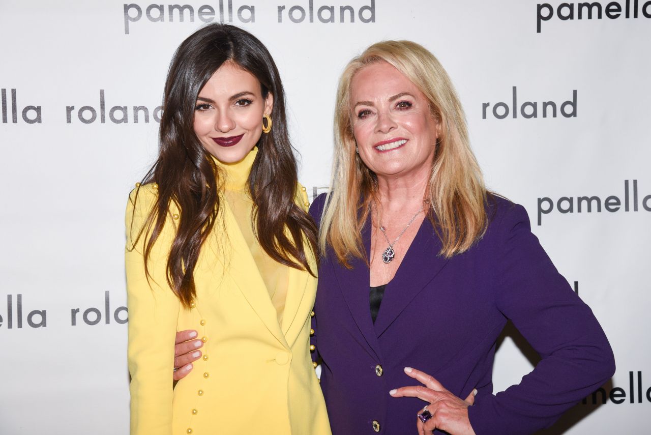 victoria-justice-pamella-roland-fashion-show-in-nyc-02-07-2019-7.jpg