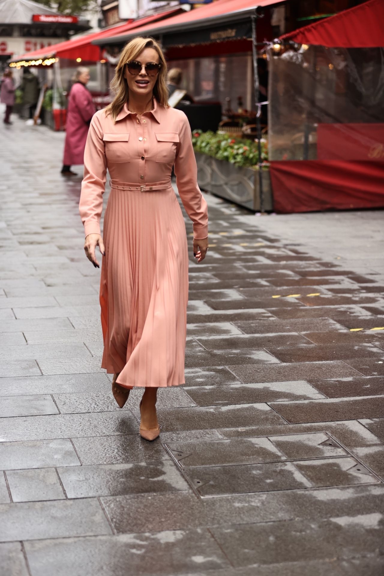 amanda-holden-in-a-pink-dress-global-studios-in-london-10-06-2020-1.jpg