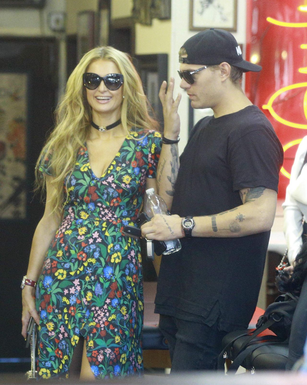 paris-hilton-and-her-boyfriend-at-a-tattoo-parlor-in-los-angeles-3-27-2017-2.jpg