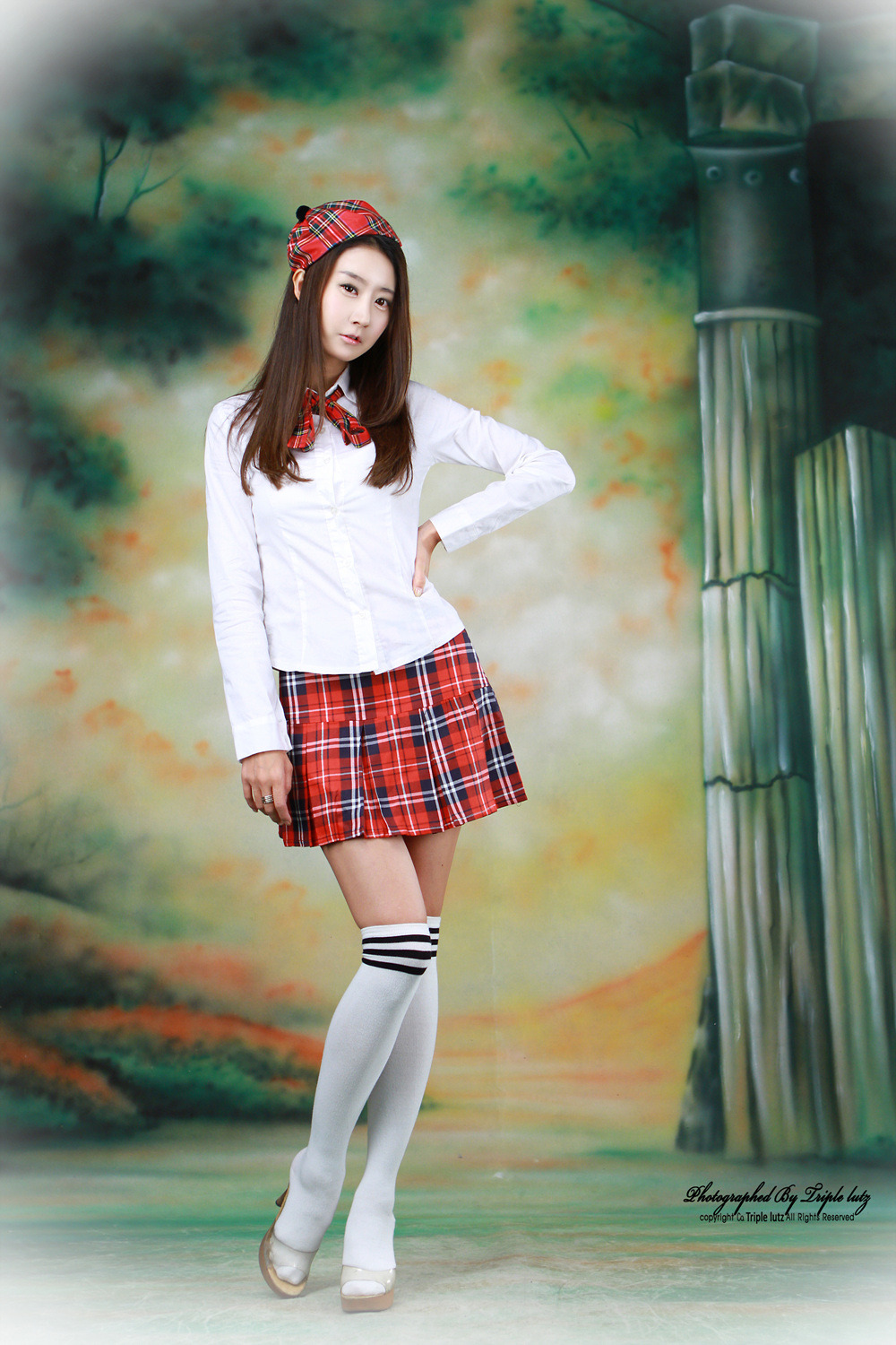 Park-Hyun-Sun-Red-and-Blue-School-Girl-02.jpg