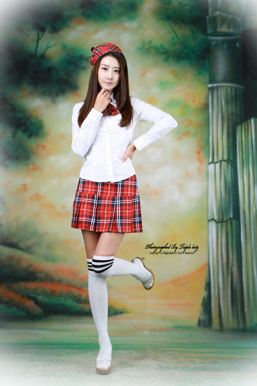 Park-Hyun-Sun-Red-and-Blue-School-Girl-01.jpg